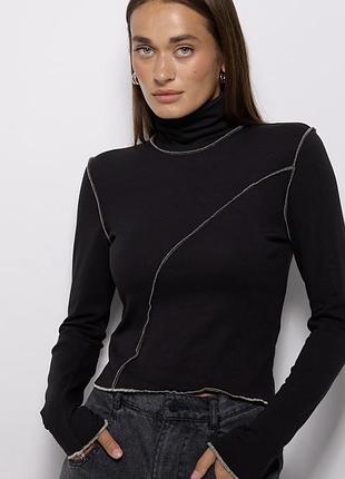 Гольфік, трикотаж декорований швами, високе горло, колір - чорний, розмір s m l, новий