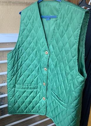 Жилет стьобаний трендовий колір