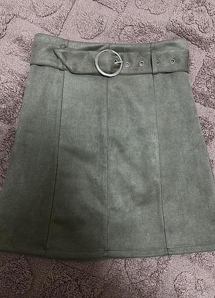 Спідниця жіноча форми трапеція. тканина тягнеться. підходить на розмір xs/s. на фото зріст 164 см.