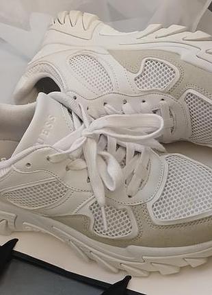 Кросівки guess оригінал в ідеальному стані устілка 24,5 см