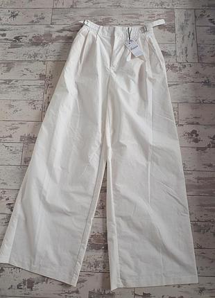 Новые с этикеткой брюки палаццо stradivarius с защипом