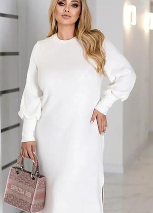 Ангоровое платье с разрезом