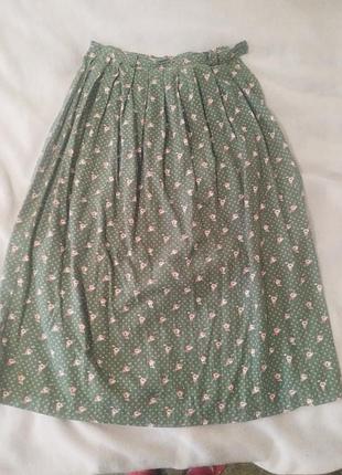 Юбка зеленого цвета с принтом цветы