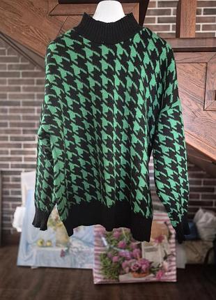 Зеленый свитер