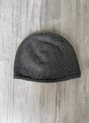 Жіноча сіра шапка