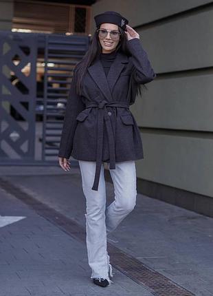 Елегантний жіночий піджак-пальто