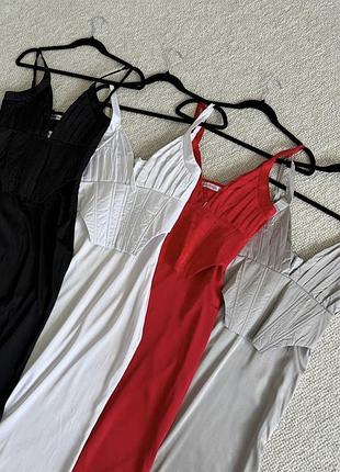 Платье серебряного цвета