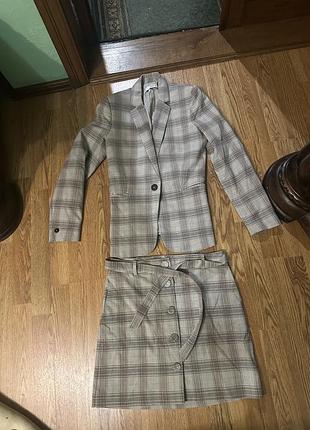 Костюм с юбкой