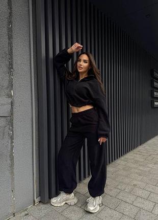 Стильний жіночий флісовий костюм теплий кофта на блискавці укорочена та штани вільного крою із затяжками дуже зручний