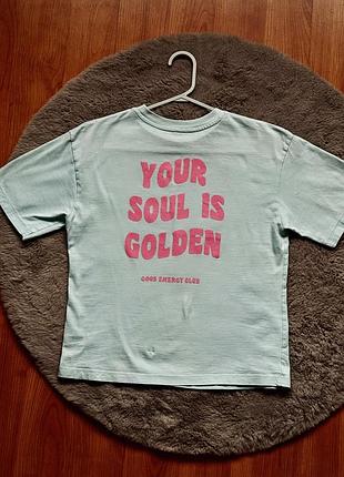 Нова футболка з принтом на спині