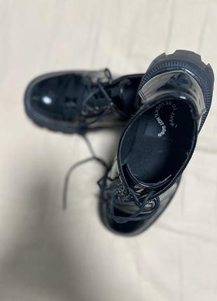 Лакові туфлі з екошкіри