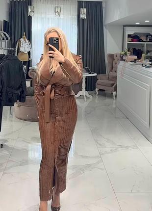 Кожаная куртка плюс кожаная юбка