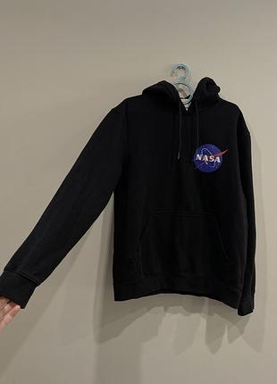 Чорне худі , з надписам “nasa”