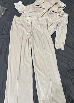 Костюм велюровий