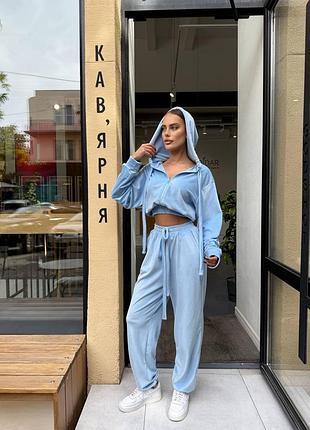 Крутой женский велюровый костюм