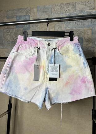 Яскраві джинсові шорти мом