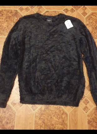 Пушистый черный свитер шелковая травка