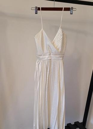 Атласное праздничное облачное платье