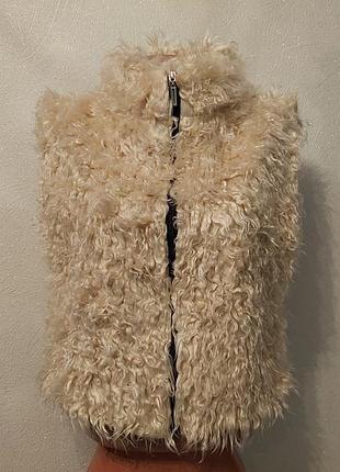 Бежевий хутряний жилет, жилетка