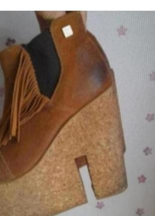 Ботильоны на платформе. р. 39/40нат замша yes no тренд сезона. 
платаорма смсмду 15 см
спереди 5.5