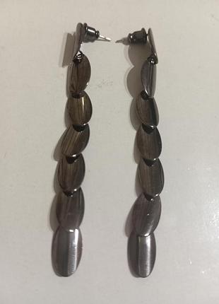 Серьги в виде чешуйчатых пластин. длина 8 см.