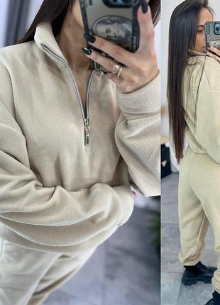 Теплый женский брючный костюм