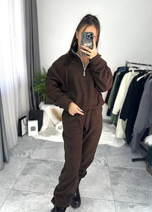 Теплый женский брючный костюм