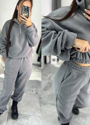 Теплый женский брючный костюм