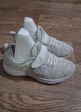 Текстильні кросівки