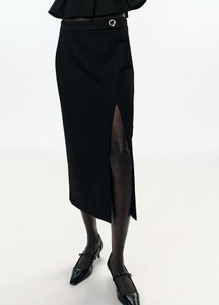Спідниця-олівець середньої довжини з розрізом