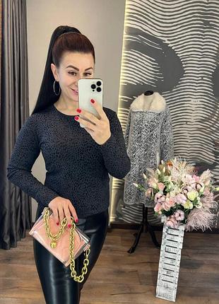 Лонгслив с актуальным принтом