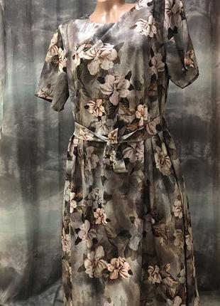 Сукня в квітковий принт з кешенями великий розмір