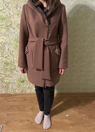 Продам жіноче пальто, розмір 48, ціна 2000 грн