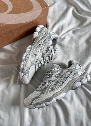 Кроссовки asics