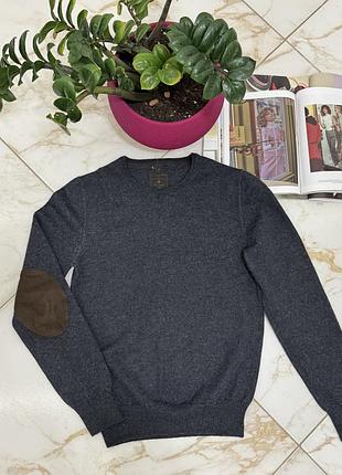 Жіночий теплий сірий вовняний светр з латками на рукавах