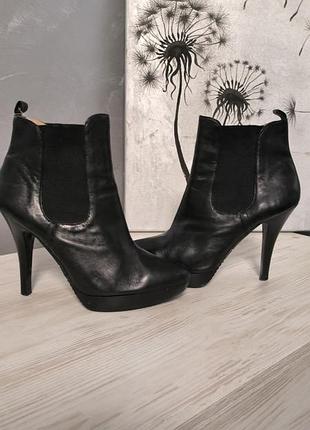 Классные полусапожки, ботиночки известного бренда