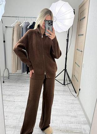 Вязаный повседневный костюм с кофтой на молнии с прямыми свободными брюками