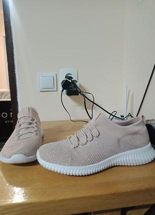 Кроссовки женские