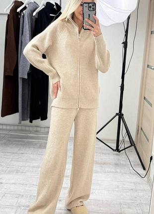 Вязаный повседневный костюм с кофтой на молнии с прямыми свободными брюками