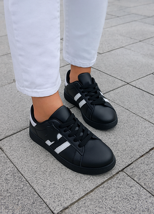 Чорні кеди з натуральної шкіри жіночі кросівки розпродаж