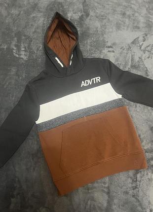 Светр з капішоном