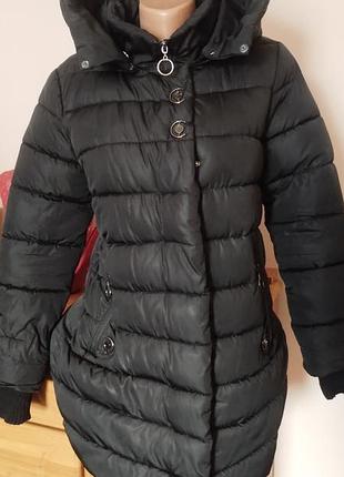 Куртка-пуховик в надлежащем состоянии.