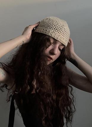 Вязана шапочка бежева вовняна