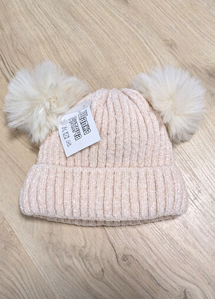 Шапочка зимняя теплая для девочки, на возраст 6-12 месяцев.