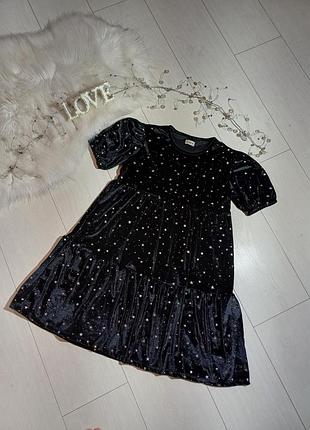 Сукня чорна.