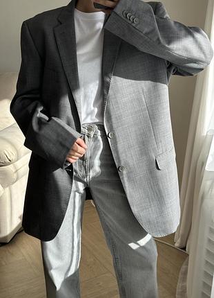 Сірий піджак з чоловічого плеча оверсайз