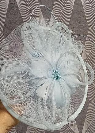 Продам нежно голубую шляпку на обруче