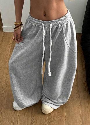 Теплые женские брюки оверсайз на флисе