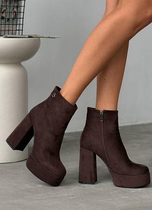 Накладной платеж ❤ шоколадные демисезонные утепленные флисом замшевые ботльоны на широком высоком каблуке с платформой