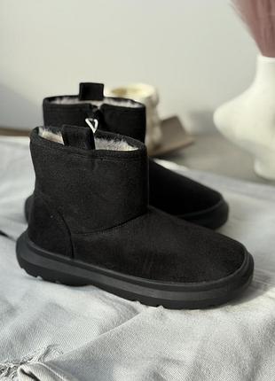 Стильні замшеві чорні черевики  zara